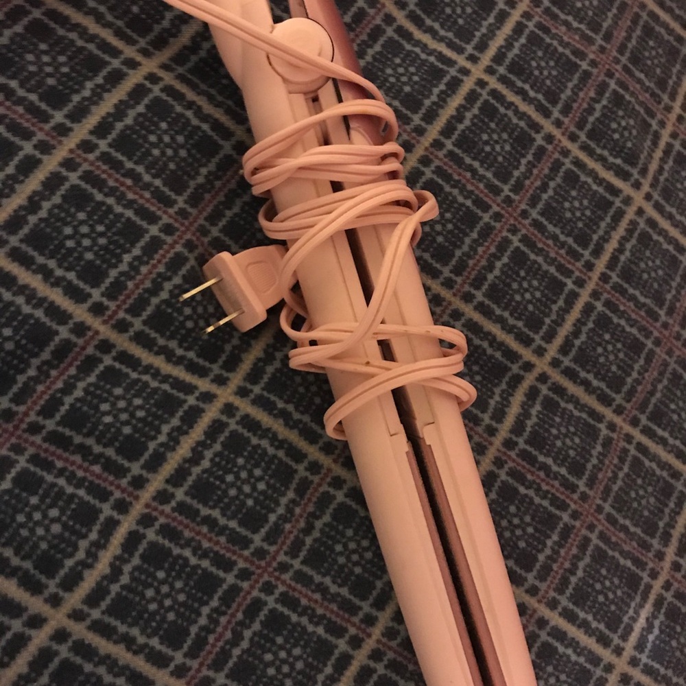 New hair straightener, never used.